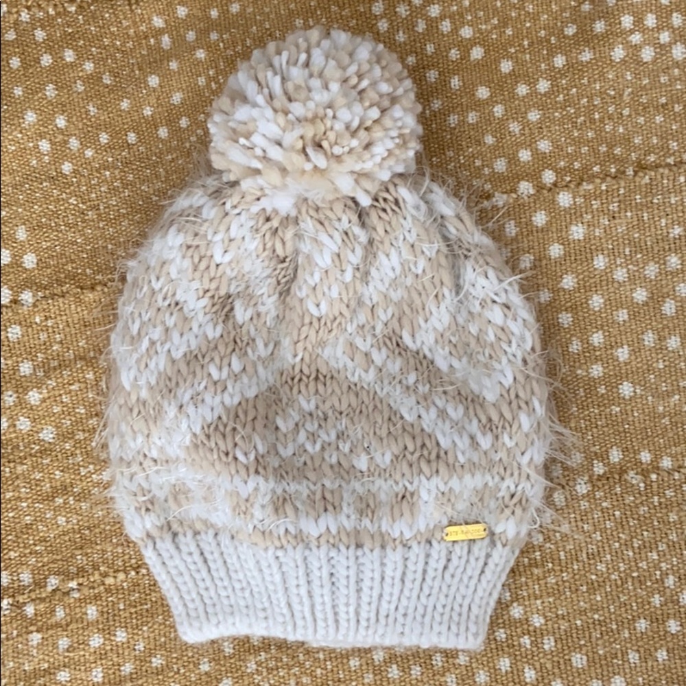Steve Madden✨ Beanie with top Pom Pom-Like New✨